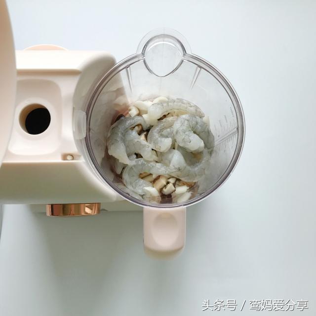 寶寶輔食｜菌菇鮮蝦蒸糕，促進寶寶的骨骼發育，沒有出牙的寶寶也能吃