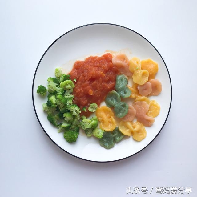 寶寶輔食｜番茄西蘭花蝴蝶面，讓寶寶每一口都吃到不同種類的新鮮蔬菜