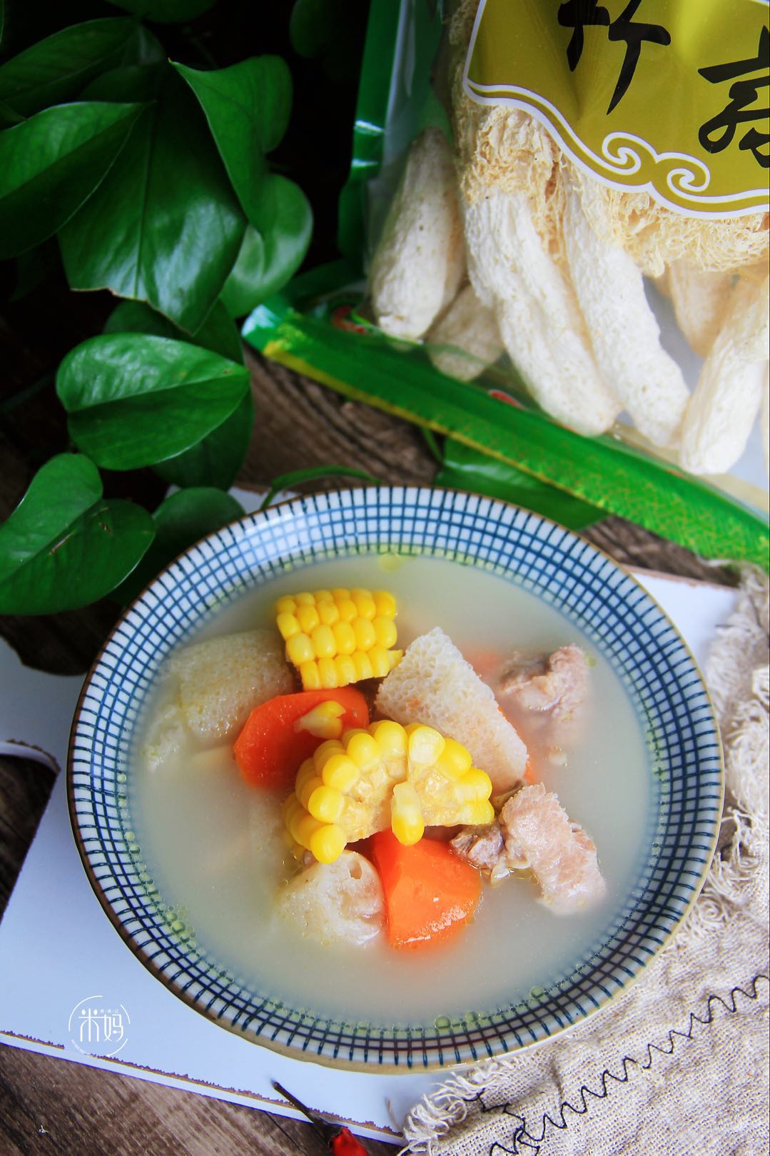 è¿é£æè¢«ç§°ä¸ºèä¸­çåï¼åæéª¨ä¸èµ·ç²æ±¤é²ä¸å é²ï¼å³ç¾æ¶¦ç¥è¥å»å¥½