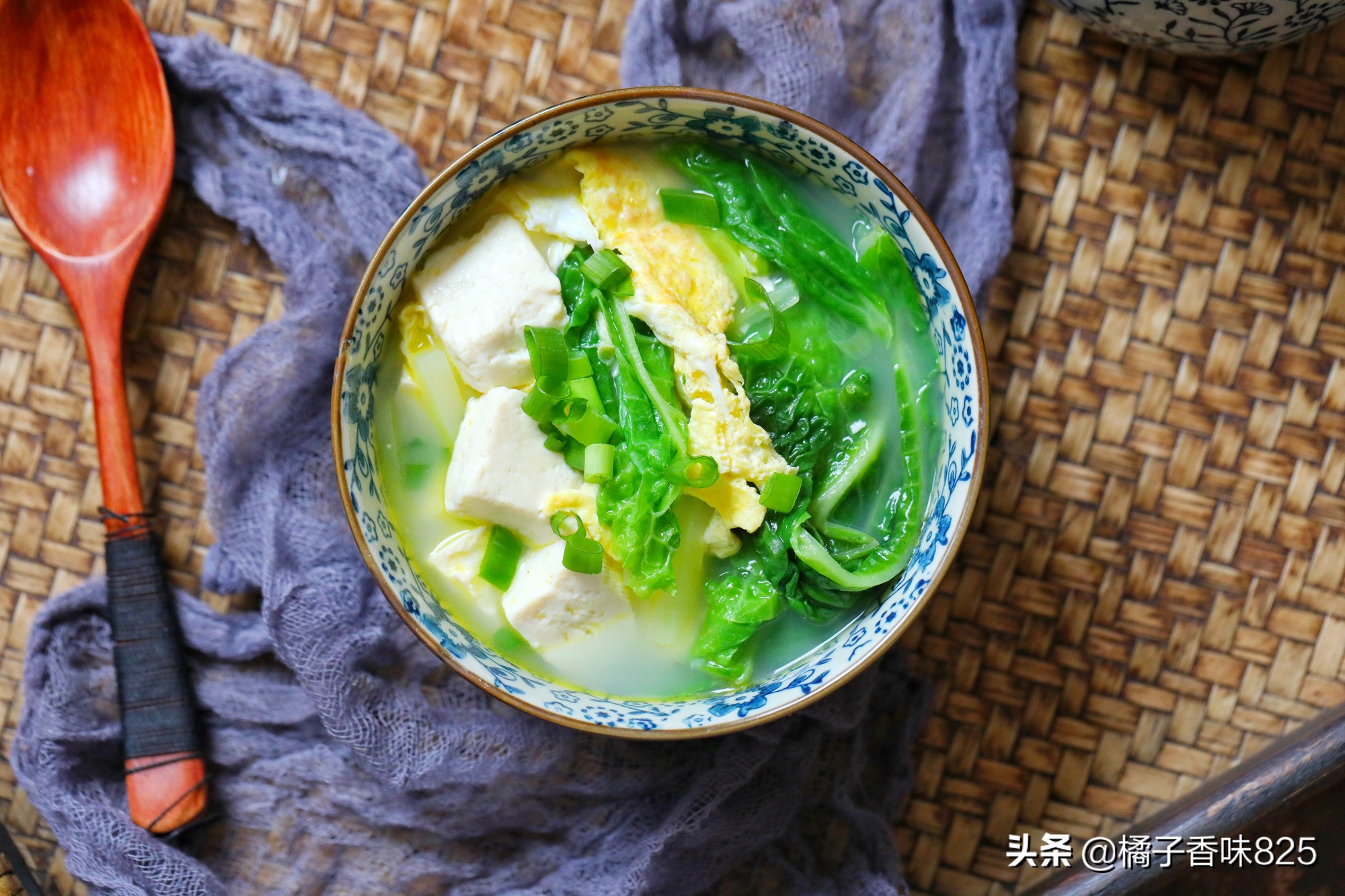 百菜不如白菜，天氣涼煲湯喝，清淡美味營養高，一碗下肚全身暖和