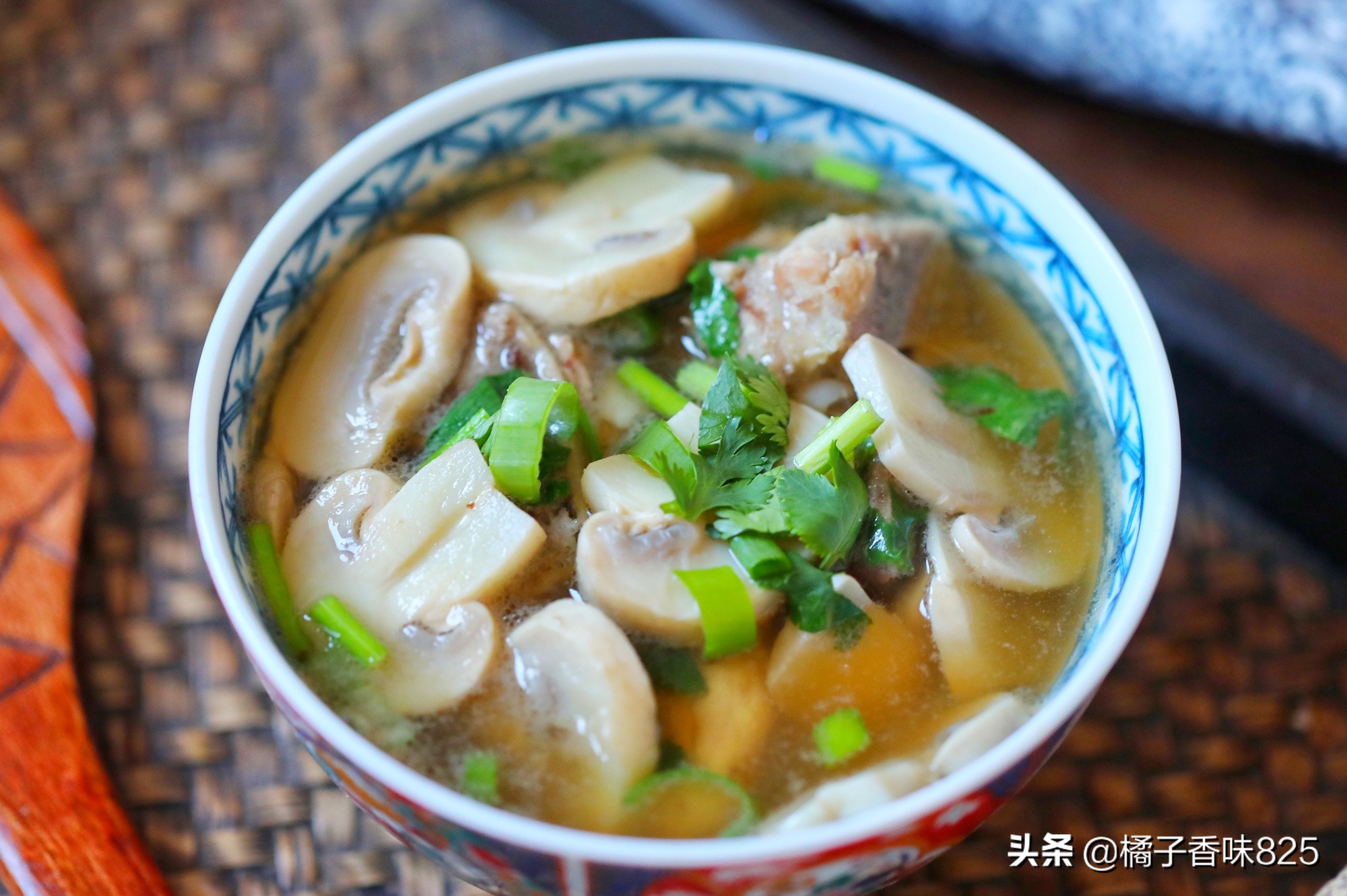 冬季進補最佳時節，我家常喝排骨湯，鮮美至極，營養好喝，別錯過