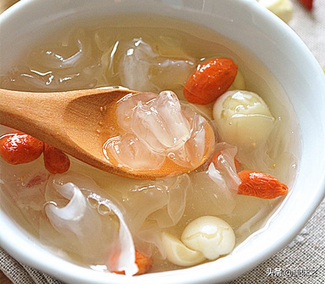 銀耳蓮子湯的18種做法，晶瑩剔透濃稠香甜，簡單易做