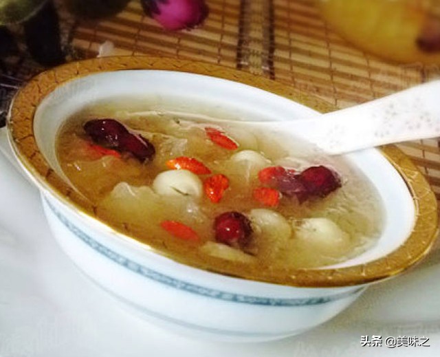 銀耳蓮子湯的18種做法，晶瑩剔透濃稠香甜，簡單易做