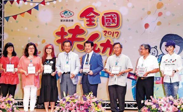 簡直活菩薩!台語歌後詹雅雯「豪砸2千萬」買下400蓋南洋風,志工當正業「演藝是副業」坦言百年後房子和存款,全都捐出