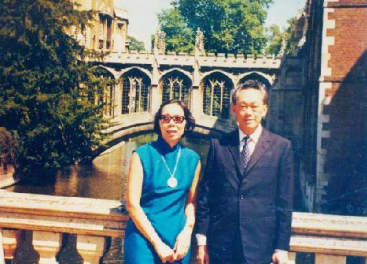 63年風雨同舟!高材生娶大兩歲姐姐「扶持他成國家總理」 吻別病妻「難忘與她的回憶」盼天上重逢