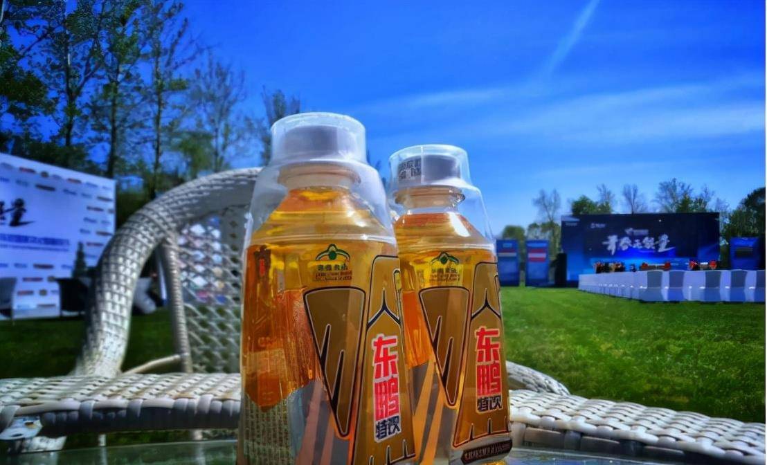 公司即將破產,他冒險承包還請謝霆鋒代言,今賺到300多億身家