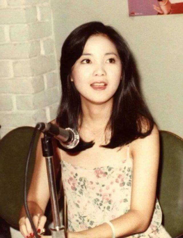 鄧麗君姪女曝光!笑憶「小時候不知她多紅」過年才見得到 「穿姑姑舊衣現身」網讚:是一家人沒錯