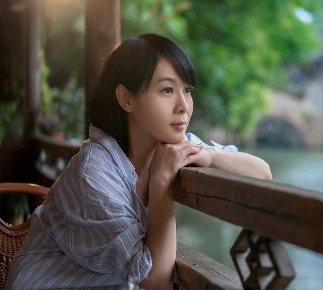 拿了影后卻窮到交不起房租!被迫掃廁所「靠標會維生」 劉若英近日「現身田園種菜」樂當農民:學會放下