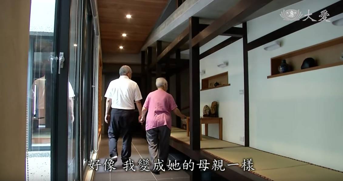 72歲醫生花2年「替失智母打造陽光玻璃屋」母子同住 「全依媽媽需求設計」各自擁空間:想親自守護