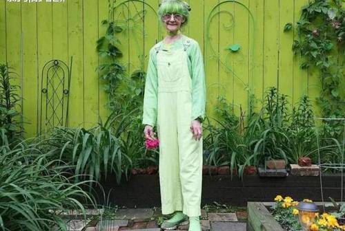 五彩繽紛的世界 70歲奶奶卻癡迷綠色 從頭到腳一律綠:看不見就渾身不自在