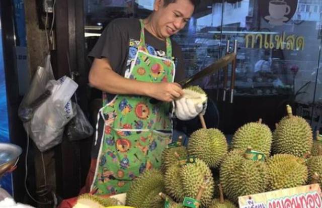 去泰國旅遊 導遊暗示我別買「露肉」榴槤 我卻自作聰明要買 結賬後傻眼:榴槤肉呢?