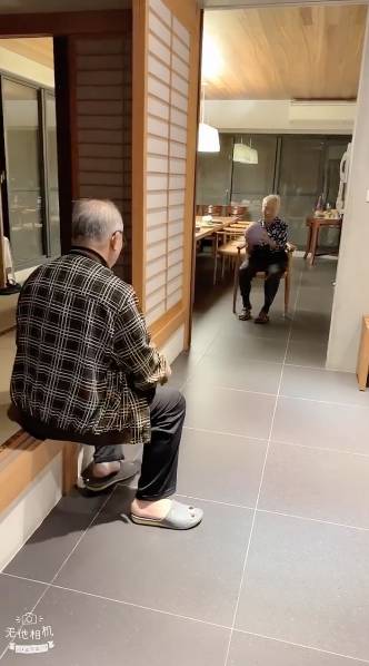 72歲醫生花2年「替失智母打造陽光玻璃屋」母子同住 「全依媽媽需求設計」各自擁空間:想親自守護