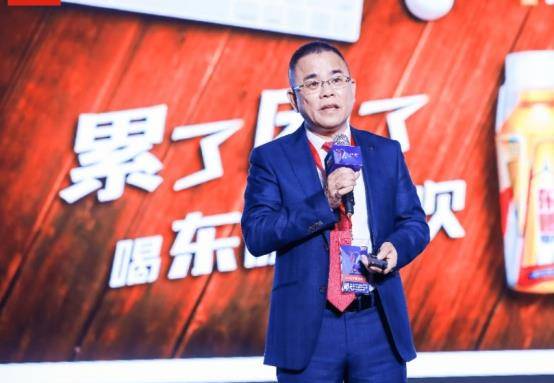 公司即將破產,他冒險承包還請謝霆鋒代言,今賺到300多億身家