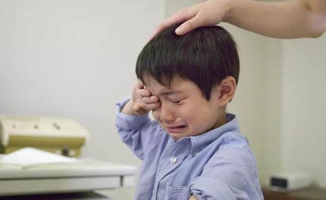 兒子不像自己 越長越像「同事小張」!親子鑒定「頭頂一片綠光」丈夫怒離婚,妻子喊冤:我也是受害者