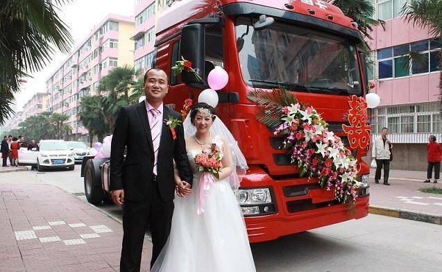 婚車到婆家門「要9萬才下車」新郎給不出「把你爸媽的金首飾脫下給我」 新郎:錢沒有,哪裡來的回哪裡!