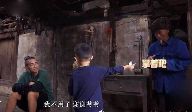 陳小春一個行為暴露其品行,網友熱議:多少明星被打臉!細節,最能看出一個人的人品