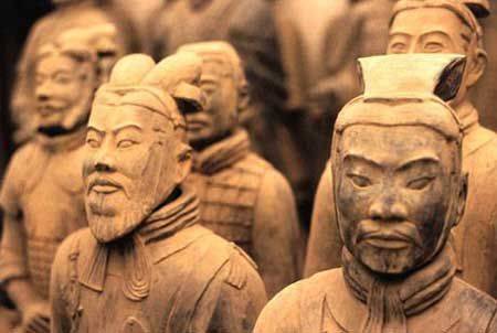 兵馬俑中最神秘一張的臉,僅出現5分鐘,留下一張照片後便消失:陶俑是五顏六色的