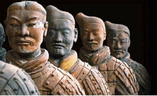 兵馬俑中最神秘一張的臉,僅出現5分鐘,留下一張照片後便消失:陶俑是五顏六色的