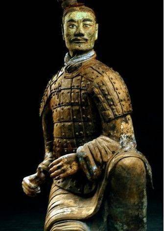 兵馬俑中最神秘一張的臉,僅出現5分鐘,留下一張照片後便消失:陶俑是五顏六色的