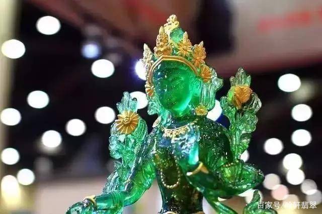 價值超10億的泰國國寶—翡翠玉佛,只有指定人士才能觸摸