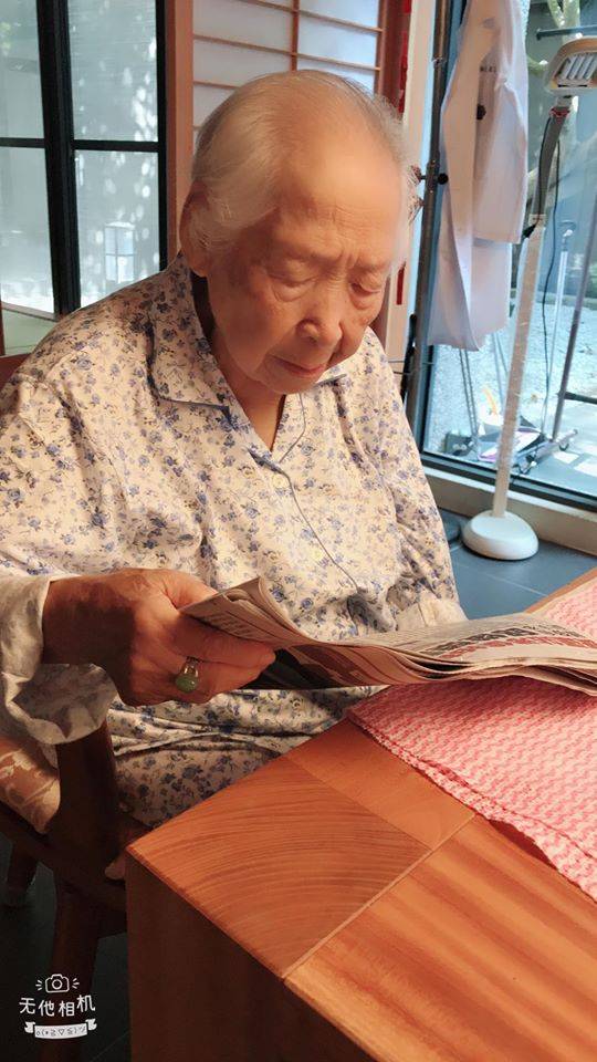 72歲醫生花2年「替失智母打造陽光玻璃屋」母子同住 「全依媽媽需求設計」各自擁空間:想親自守護