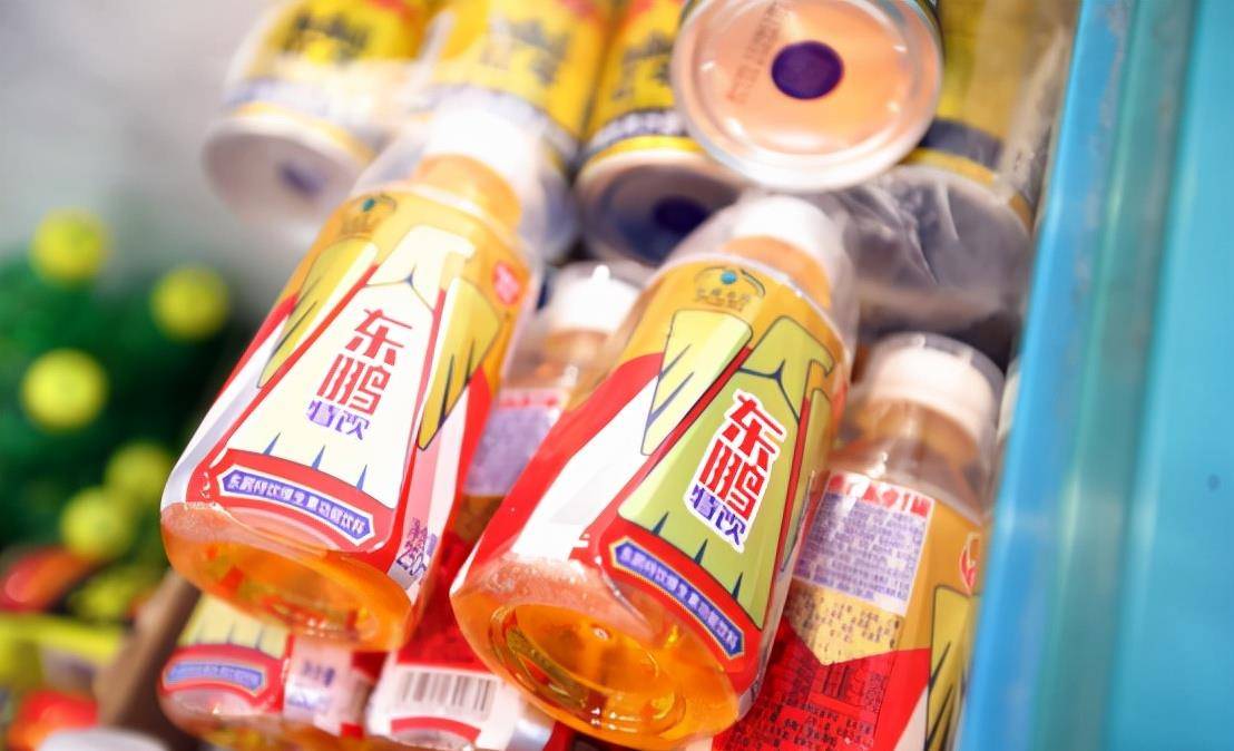 公司即將破產,他冒險承包還請謝霆鋒代言,今賺到300多億身家
