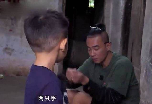陳小春一個行為暴露其品行,網友熱議:多少明星被打臉!細節,最能看出一個人的人品