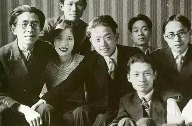 結婚20年!卻為愛「拋夫棄子與學生私奔」高調登報離婚「晚年前夫功成名就」兒子不認她:悔不當初