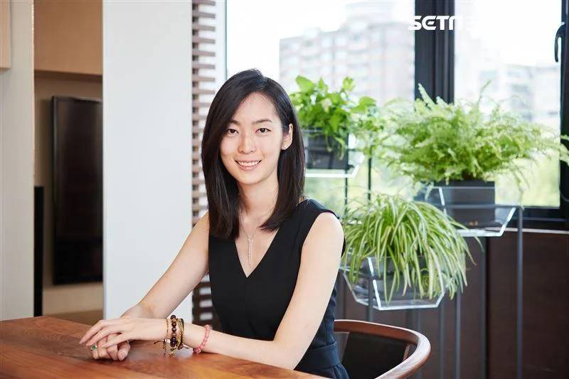 鄧麗君姪女曝光!笑憶「小時候不知她多紅」過年才見得到 「穿姑姑舊衣現身」網讚:是一家人沒錯