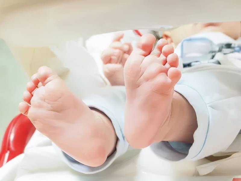孕妻懷胎8月患癌!捨命為夫生子留念 醫生問「保大還是保小」丈夫卻轉身:兩個都不要