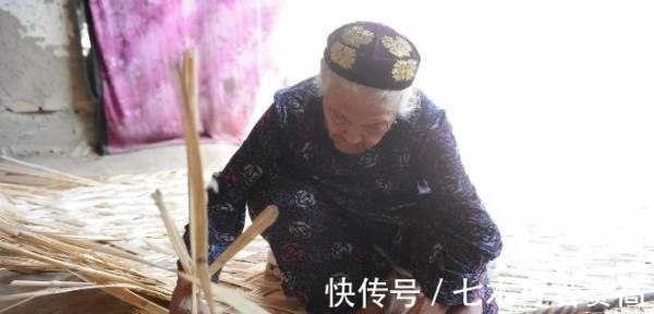 她生於清朝光緒12年 也就是1886年,現今135歲,沒長壽秘訣但愛吃之物:一般人難以下咽