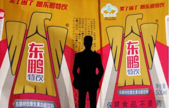 公司即將破產,他冒險承包還請謝霆鋒代言,今賺到300多億身家