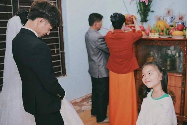 帥氣叔叔結婚卻被人搶親 雙馬尾嫩妹