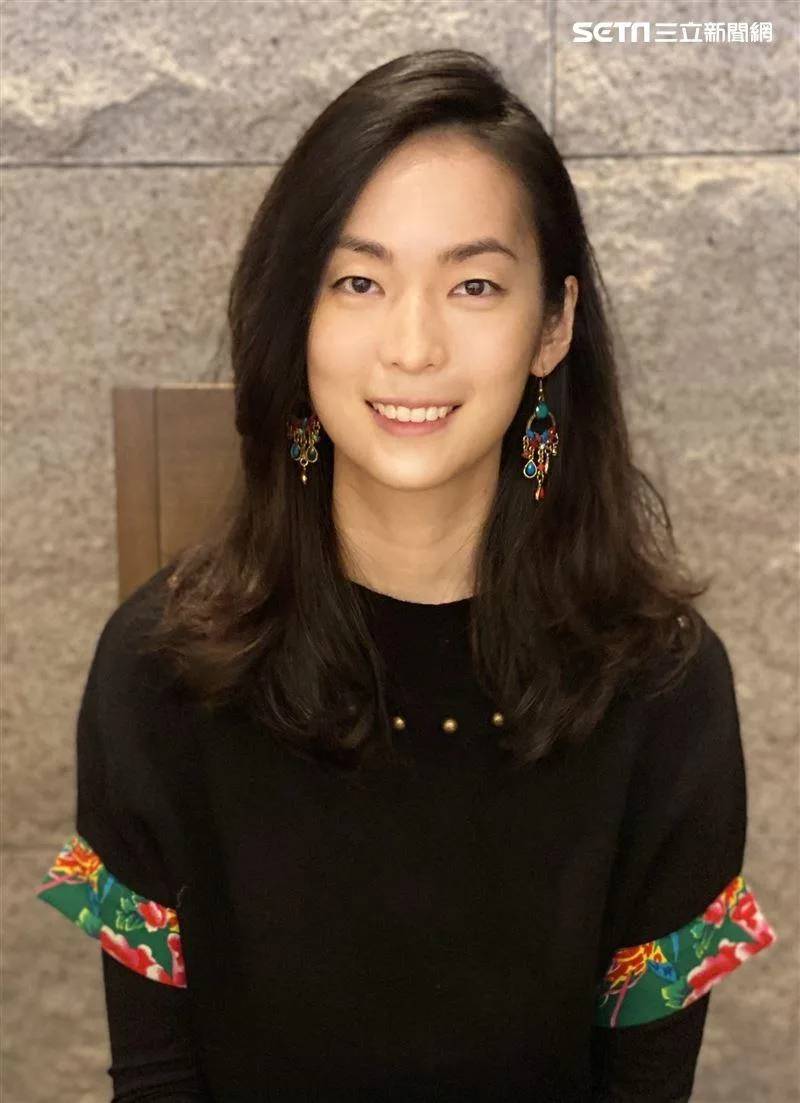 鄧麗君姪女曝光!笑憶「小時候不知她多紅」過年才見得到 「穿姑姑舊衣現身」網讚:是一家人沒錯