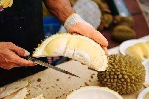 去泰國旅遊 導遊暗示我別買「露肉」榴槤 我卻自作聰明要買 結賬後傻眼:榴槤肉呢?