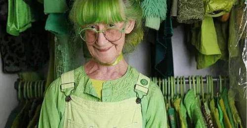 五彩繽紛的世界 70歲奶奶卻癡迷綠色 從頭到腳一律綠:看不見就渾身不自在