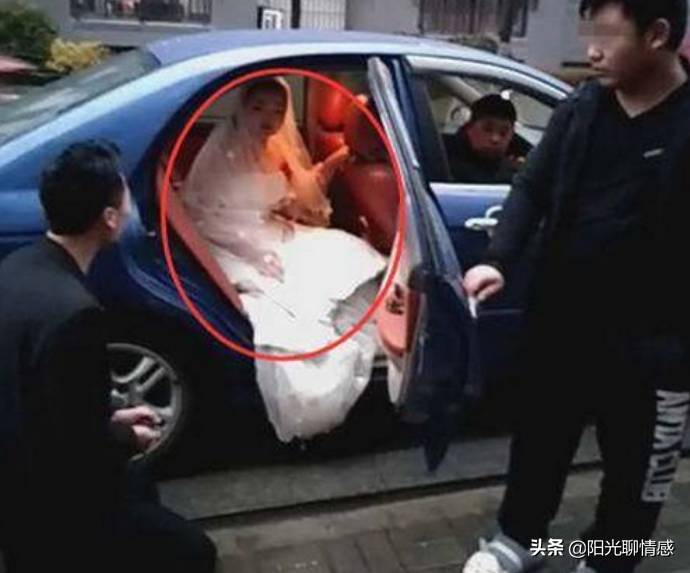 婚車到婆家門「要9萬才下車」新郎給不出「把你爸媽的金首飾脫下給我」 新郎:錢沒有,哪裡來的回哪裡!