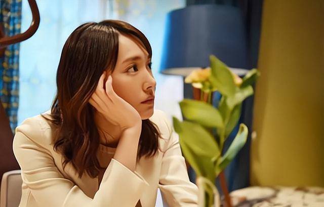 女兒考上公務員後，那個親手把我們趕出門的前婆婆：必須認祖歸宗