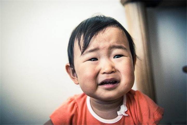 捷運上一對母子火了,細心舉動引來周圍乘客稱讚,網友:最高級的炫富是教養