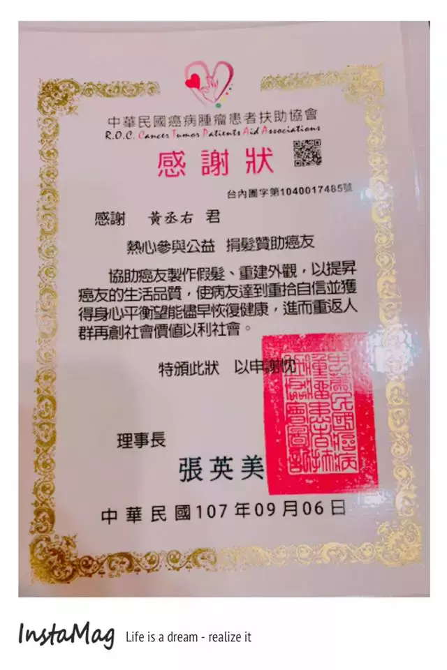 在大家的印象當中,男孩子大多是簡單俐落的短髮,台南8歲男童堅持留長髮「遭嘲笑丟東西」!2年後「剪掉頭髮瞬間」同學都慚愧了