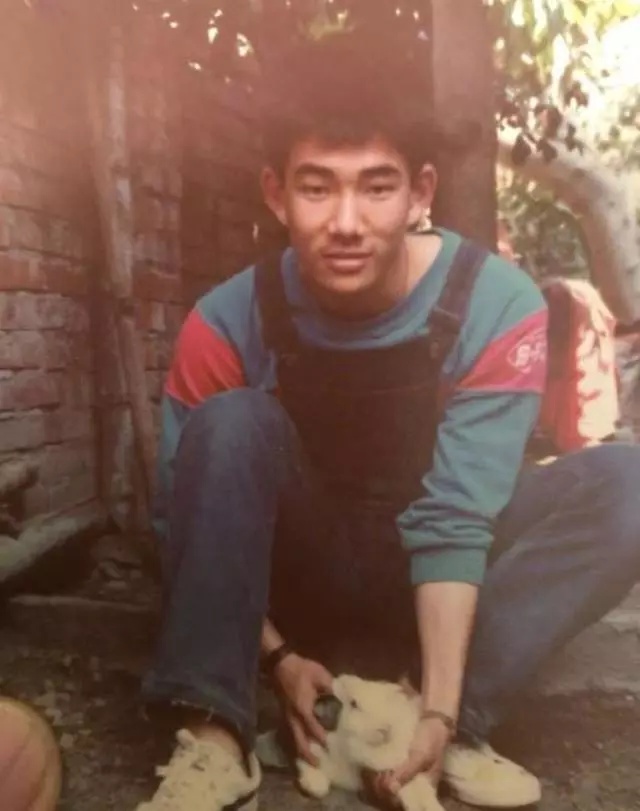 他被老師坑騙,公司倒閉卻意外走紅。如今不紅了,也沒關係