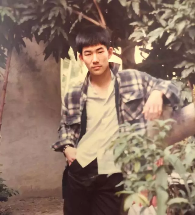 他被老師坑騙,公司倒閉卻意外走紅。如今不紅了,也沒關係