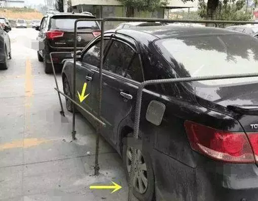 女司機霸佔私人停車位睡覺,見到愛車不敢再任性「花兩萬才開走」網狂贊:送你一個「地宮」看你下次敢不敢