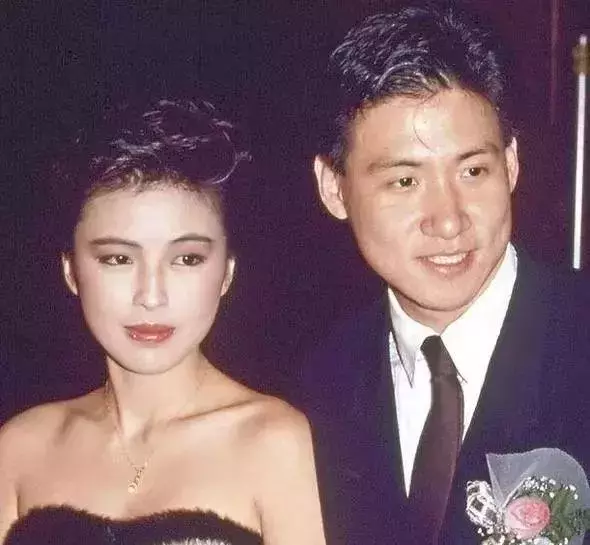 天王背後的女人! 張學友沒工作「每天消極喝酒」她仍不離不棄 為愛隱退「老公寵她整整32年」,沒人能取代