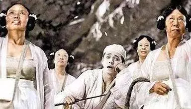61歲出名成周星馳御用丑角,兩部戲賺兩套房坐擁千萬資產