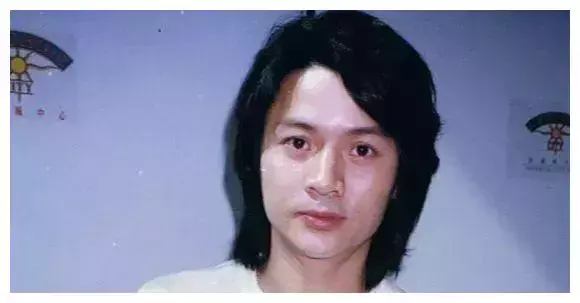 為救妻子花光積蓄!「昔亞視一哥尹天照」為照顧患病妻子淡出娛樂圈「攜手36年無兒無女」恩愛如初