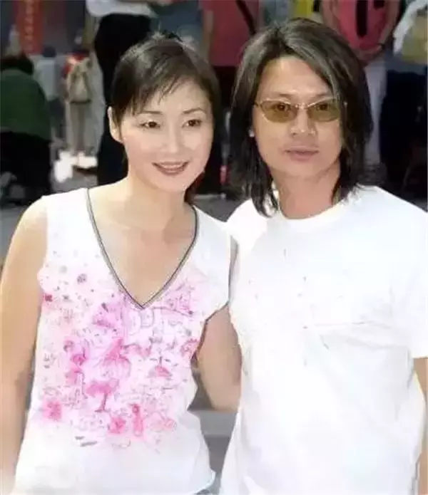 為救妻子花光積蓄!「昔亞視一哥尹天照」為照顧患病妻子淡出娛樂圈「攜手36年無兒無女」恩愛如初