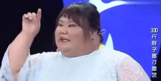 因擔心老婆跟人跑,他將「校花女友」養到330斤!自曝婚後「床睡塌」3次!主持人看見她頭都大