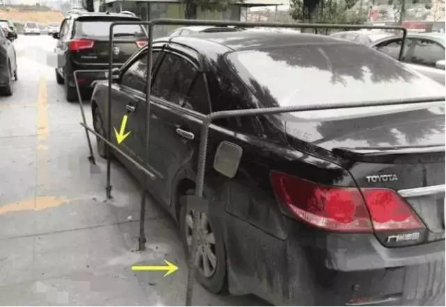 女司機霸佔私人停車位睡覺,見到愛車不敢再任性「花兩萬才開走」網狂贊:送你一個「地宮」看你下次敢不敢