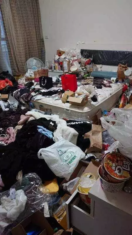 房間猶如垃圾場一樣,媽媽公開女兒房間照片:不讓別人進,也不讓清理